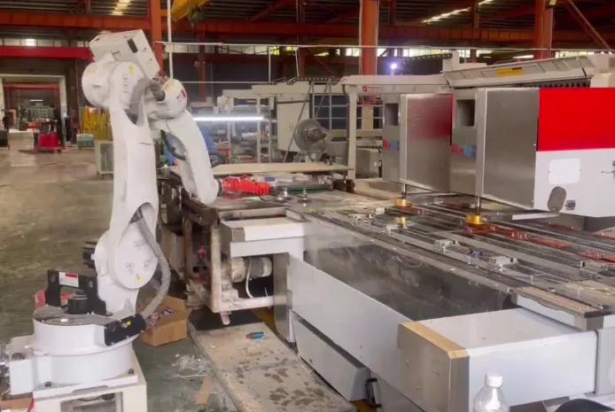 Home-Appliances-Electronic-Glass-Drilling-Machine-with-Robot-2